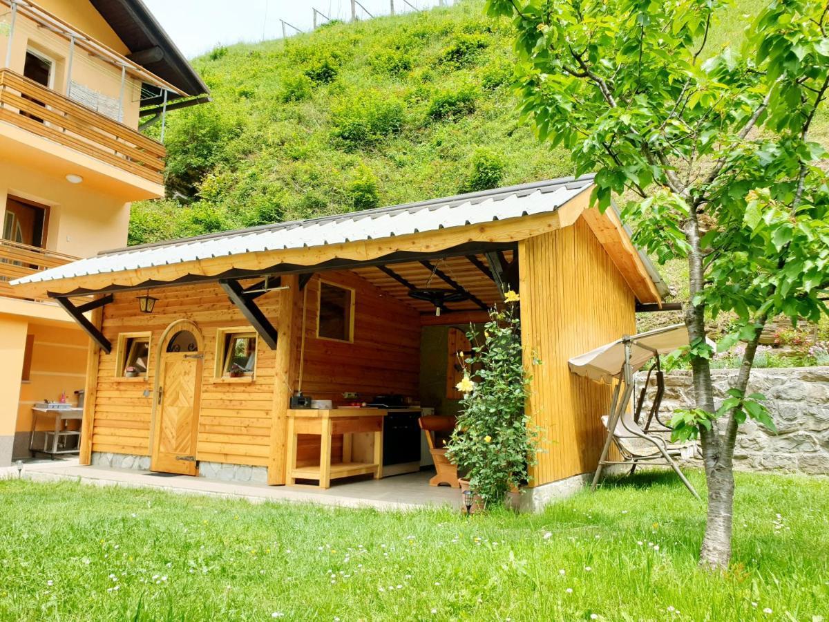 Apartment And Garden House Among The Mountains Podbrdo Extérieur photo